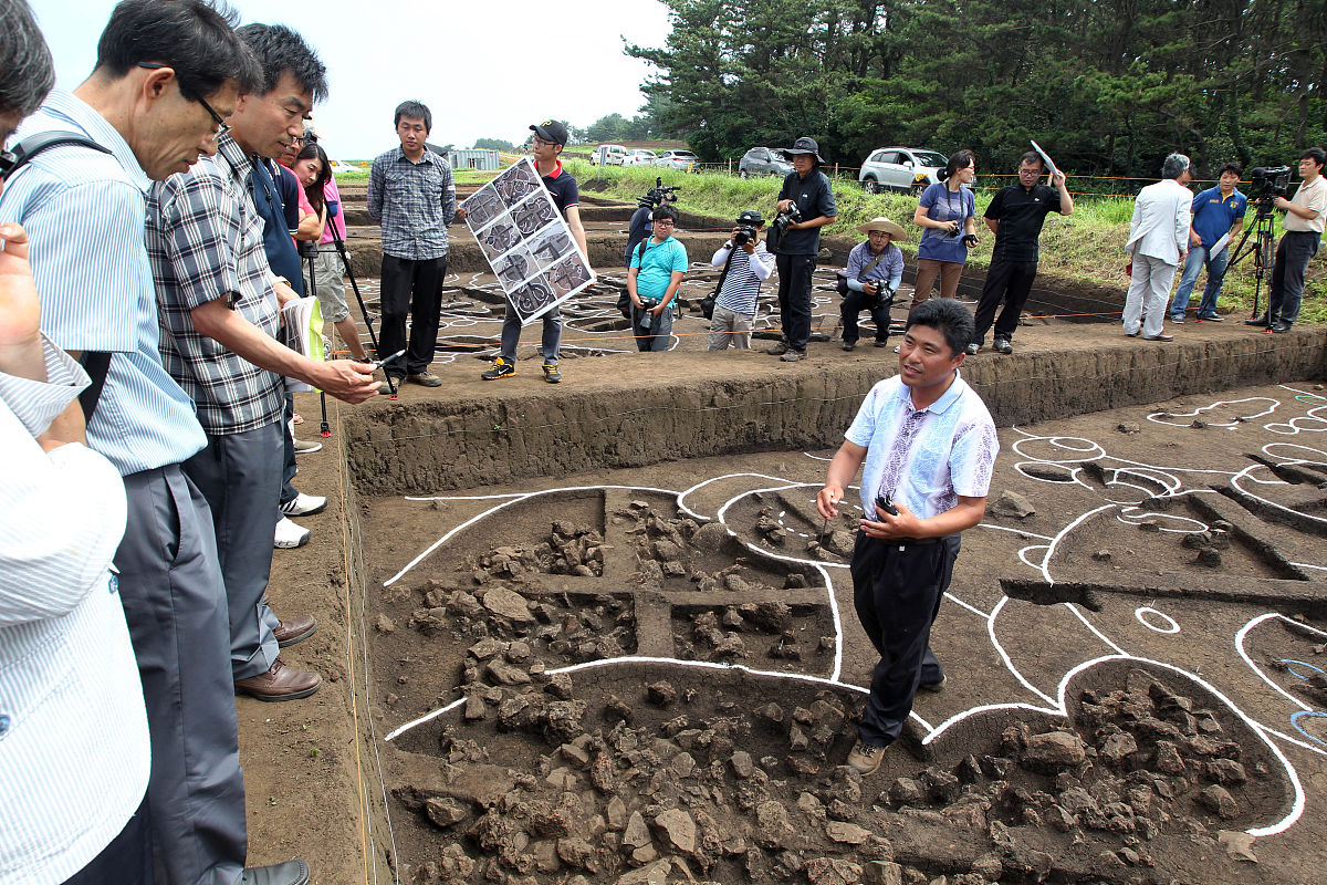 当地时间2012年7月25日,韩半岛最古新石器时代遗址--高山里先史遗址(