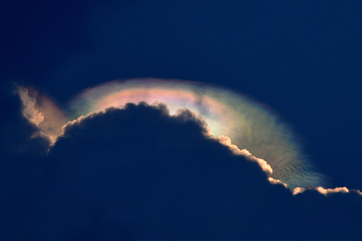 会发光的云朵：极光云的形成和颜色