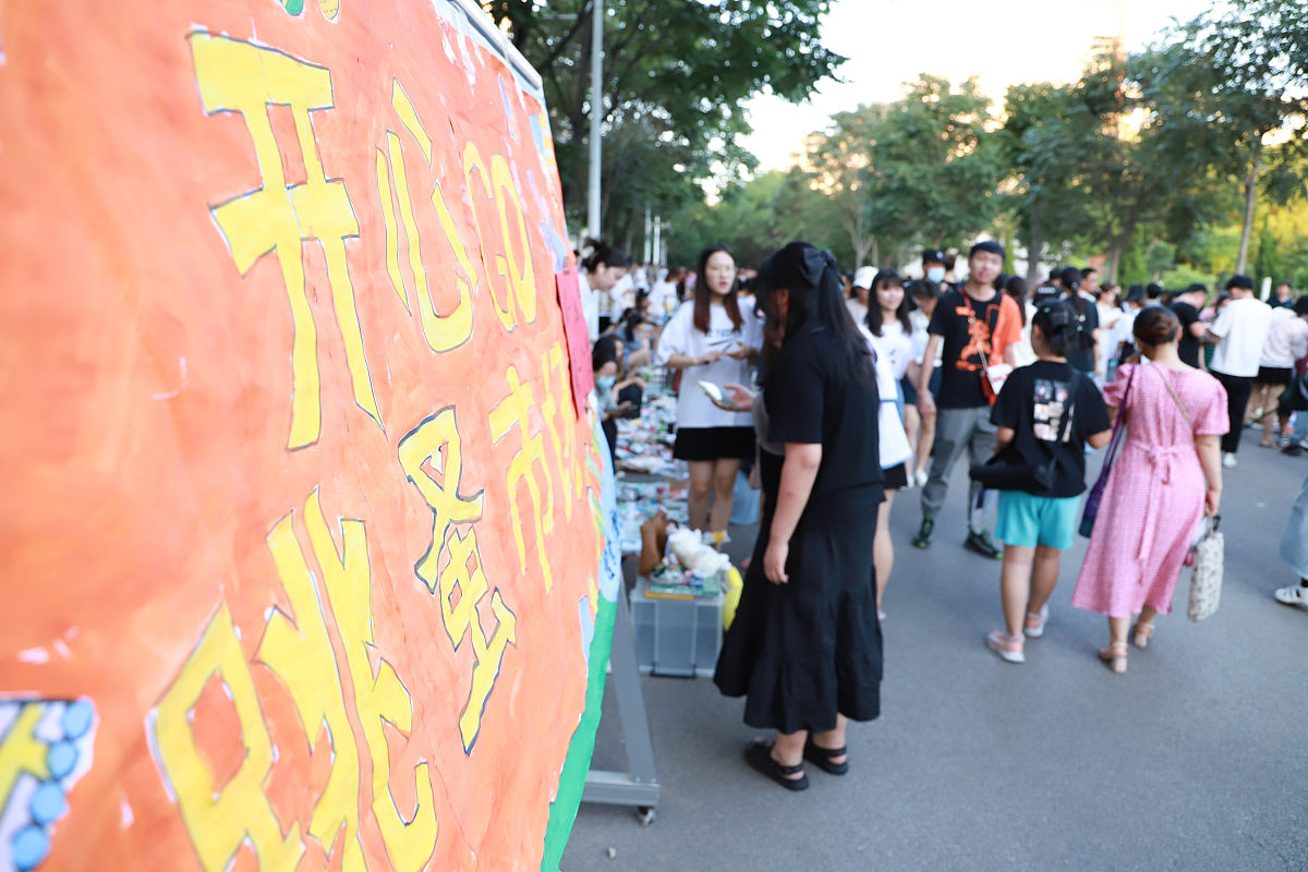 大学生五一假期：旅游、实习、自主创业，他们都在为未来做准备