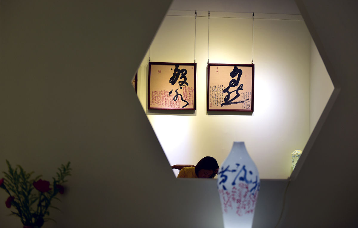 写一篇深入研究《傲慢与偏见》中的语言讽刺艺术的研究意义。