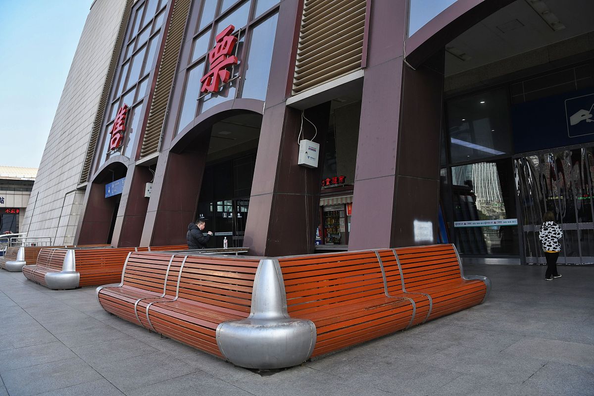 济南西站商铺户外景观装饰 | 废旧高铁头改造，美观实用