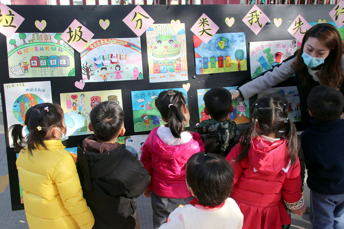 幼儿园中班区角观察记录与分析：角色扮演和绘画区域提升孩子自信与创造力