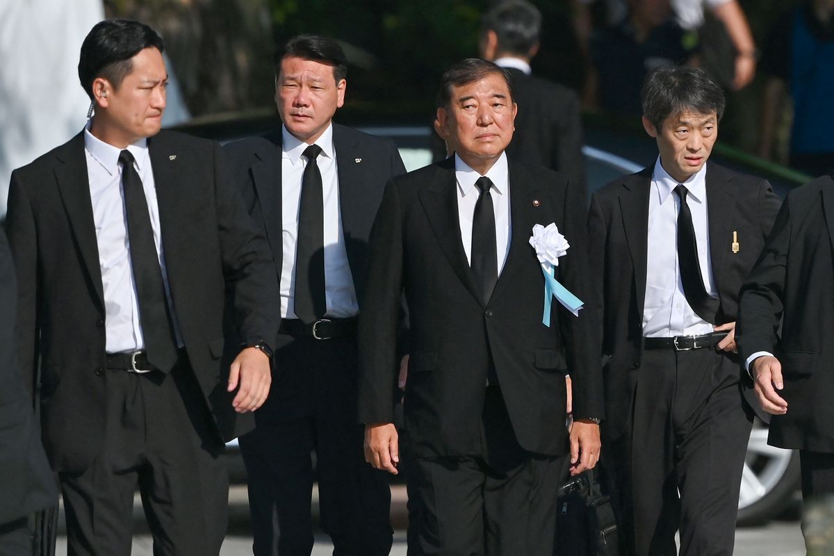 90名日本国会议员集体参拜靖国神社引发争议