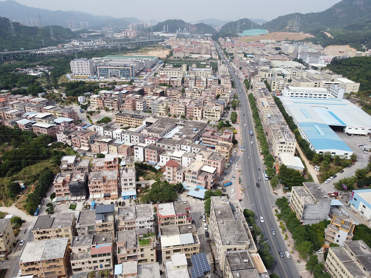 2020年11月10日,广东省东莞市清溪镇,正在建设中的赣深高铁.