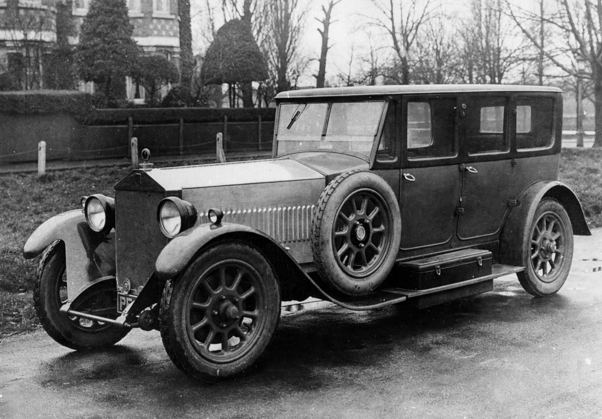 展示車360台超！圧巻在庫数を誇る〇〇[地域名・最寄りの駅名]の中古車販売店