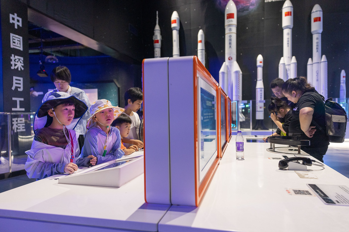 写20条简短的微博体评论：据中国载人航天工程办公室消息天宫课堂第四课定于9月21日15时45分开课神舟十六号航天员乘组三名新晋太空教师将敲响天宫课堂的上课铃一起回顾一下航天员们在太空给我们带来过哪些精彩的太空授课内容。