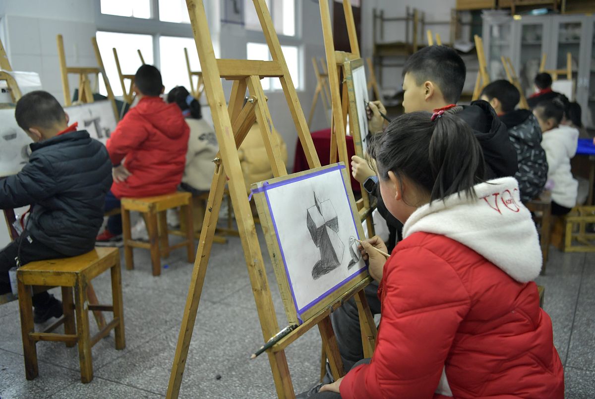 荆州美术绘画学校商务英语要满足什么条件