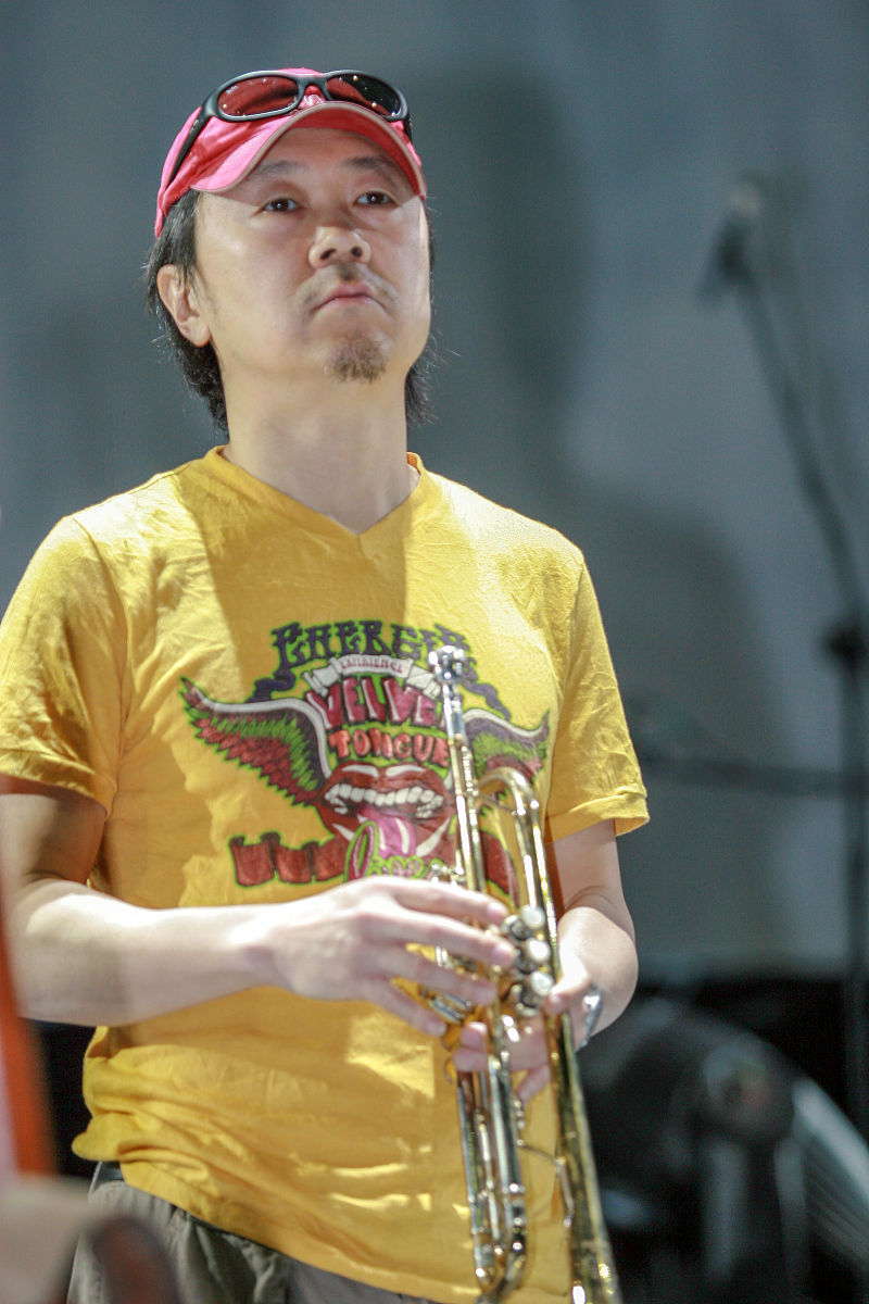 2008年4月25日,四川成都,崔健在演唱会演出前夜进行彩排.崔健,1961年8