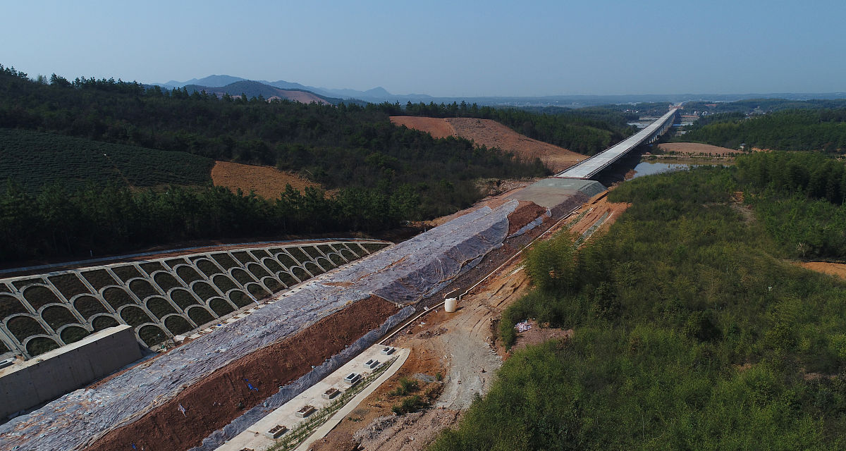我来为您分析一下昆明高铁学校哪家专业
