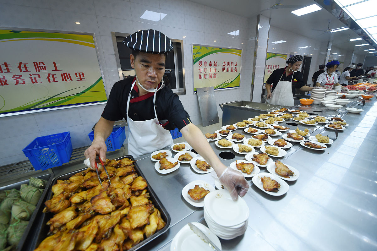 齐齐哈尔大学食堂饭菜如何？、师资怎么样？