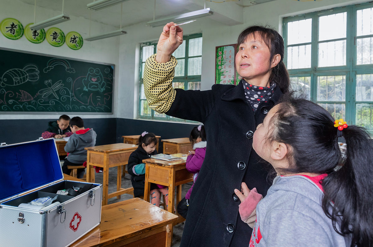 湘西职高老师工资一般多少钱一个月重庆高中教师工资多少钱一个月