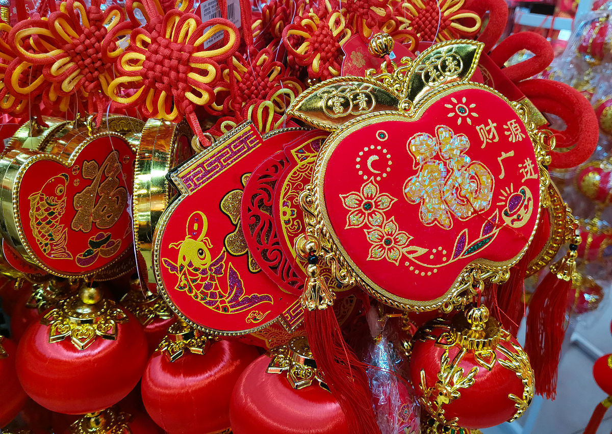 你说巧不巧我想送给她的东西就是一种象征美好事物的东西里面我也用了朱砂