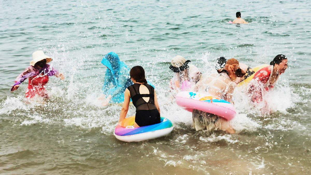 清凉夏日创意活动策划：水上运动、雪糕派对、野餐、嘉年华、电影院