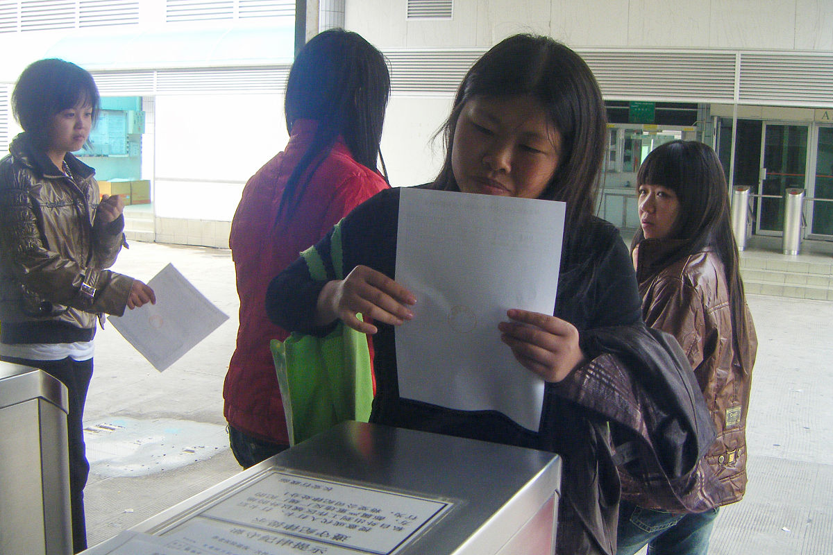 榆林市榆阳区务工子女入学现状调查：户籍、政策与资源困境待解