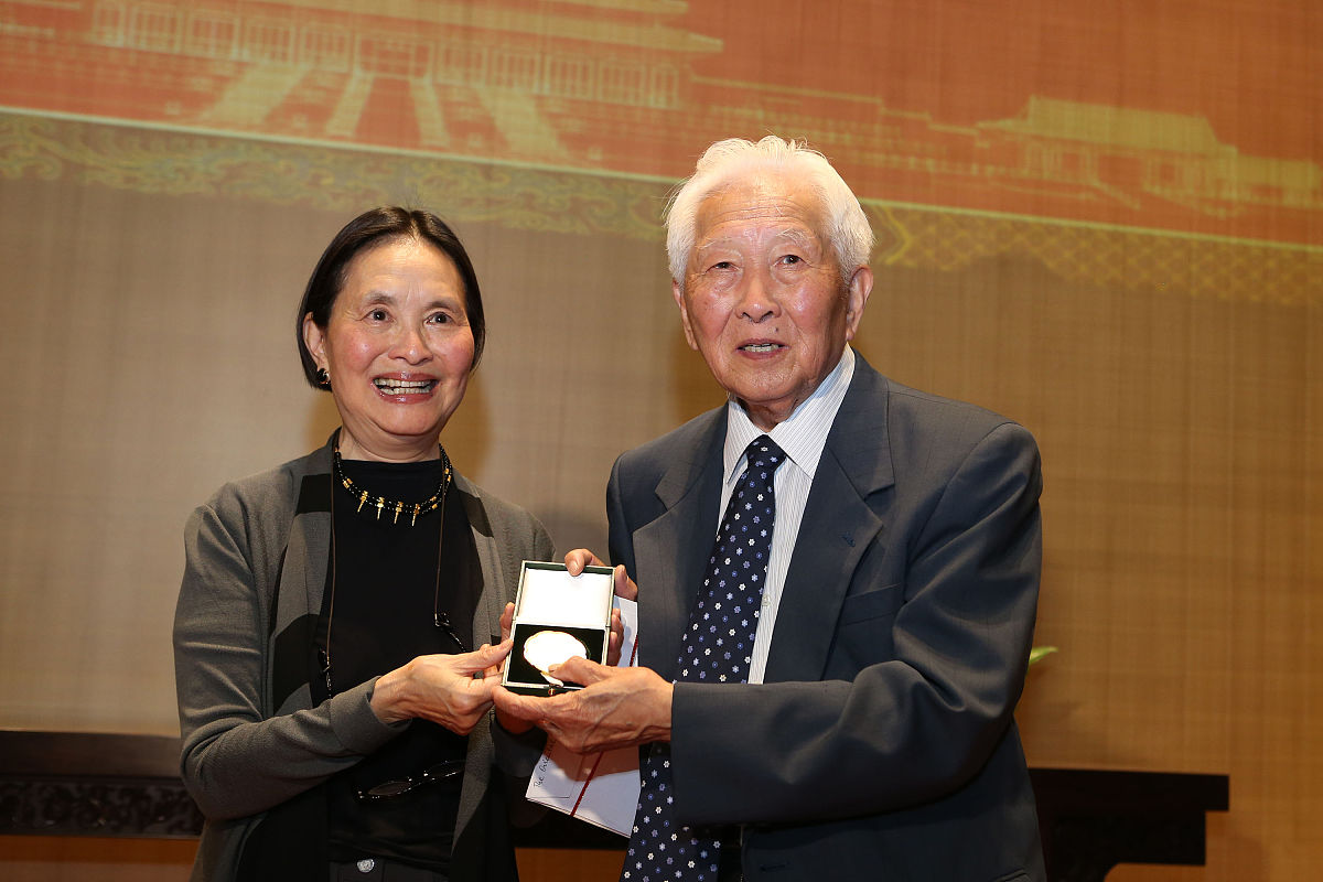 耿宝昌先生是闻名海内外的文物鉴定专家,长期从事古陶瓷及古代工艺品