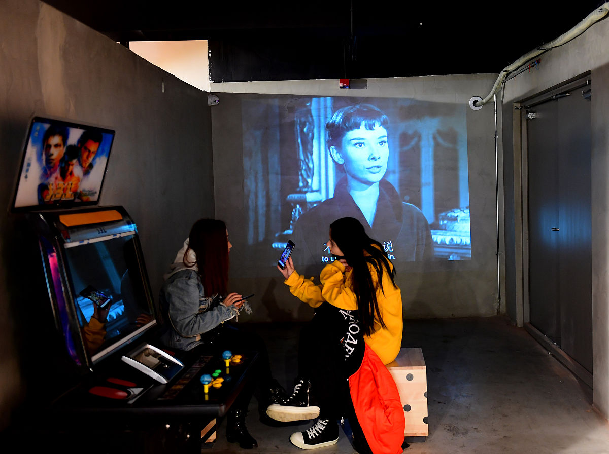 沉浸式虚拟美术馆体验：GPT-3.5 Turbo打造的艺术之旅