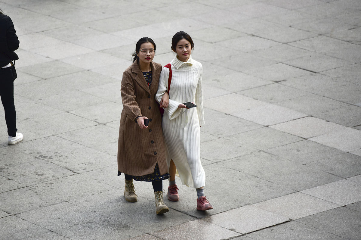 冬夏皆宜的中国式穿搭:能穿多少穿多少 冬夏皆宜的中国式穿搭:能穿多少穿多少