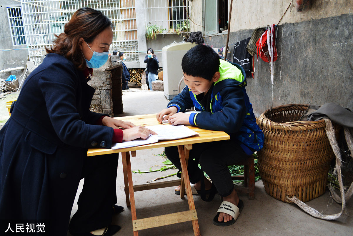 对留守儿童社会关爱不足缺乏足够的关爱