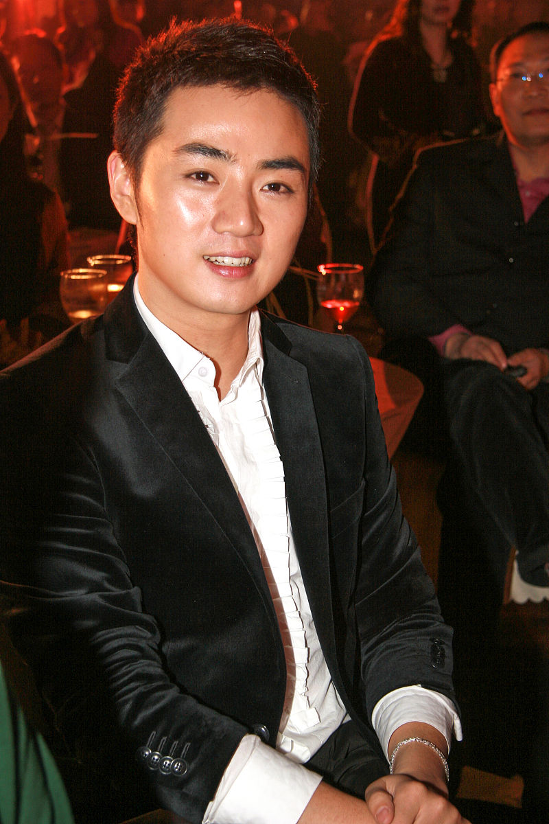 2008年12月19日,四川成都,余少群作为嘉宾出席活动现场.余少群,1981年
