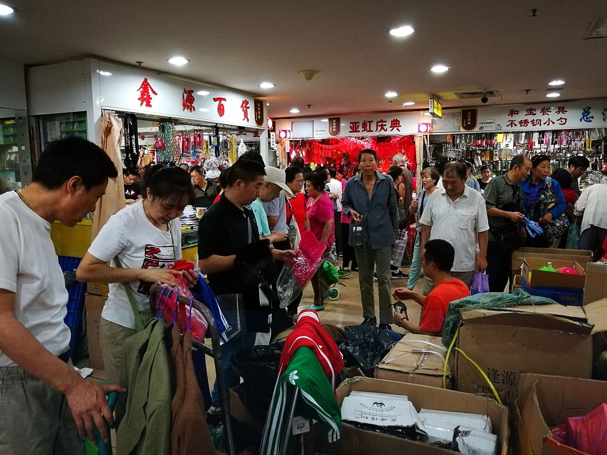 2017年9月11日,北京,天意小商品批发市场内人头攒动.