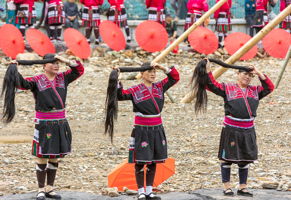 2024年4月11日,广西桂林,黄洛瑶寨红瑶山歌节.