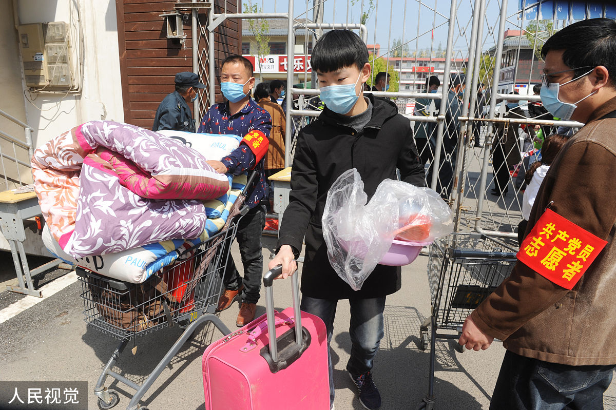 写一份优秀干部奖学金的申请内容包括担任班长担任学院组织部志愿者负责其职党务系统内容3000字