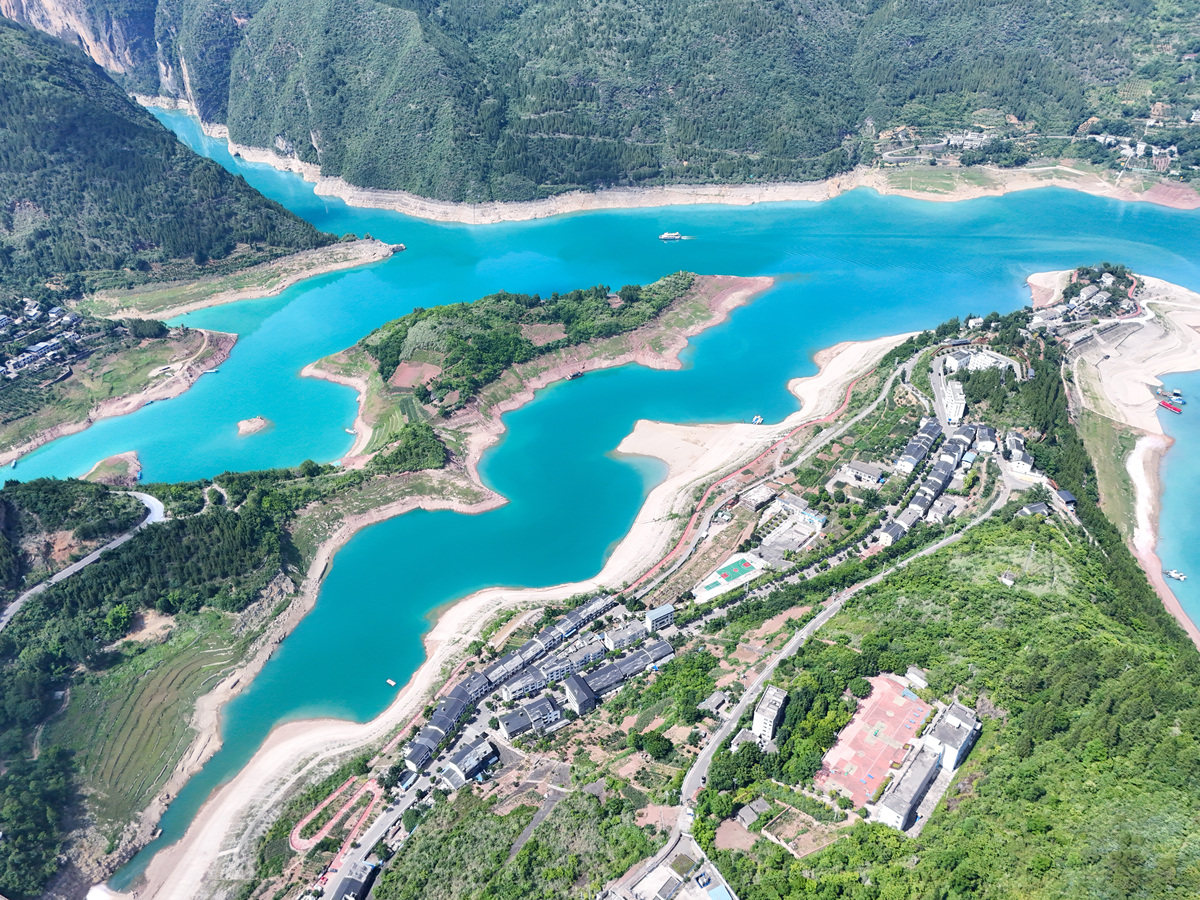 金沙江滨江城市旅游：探索自然奇观，体验文化魅力