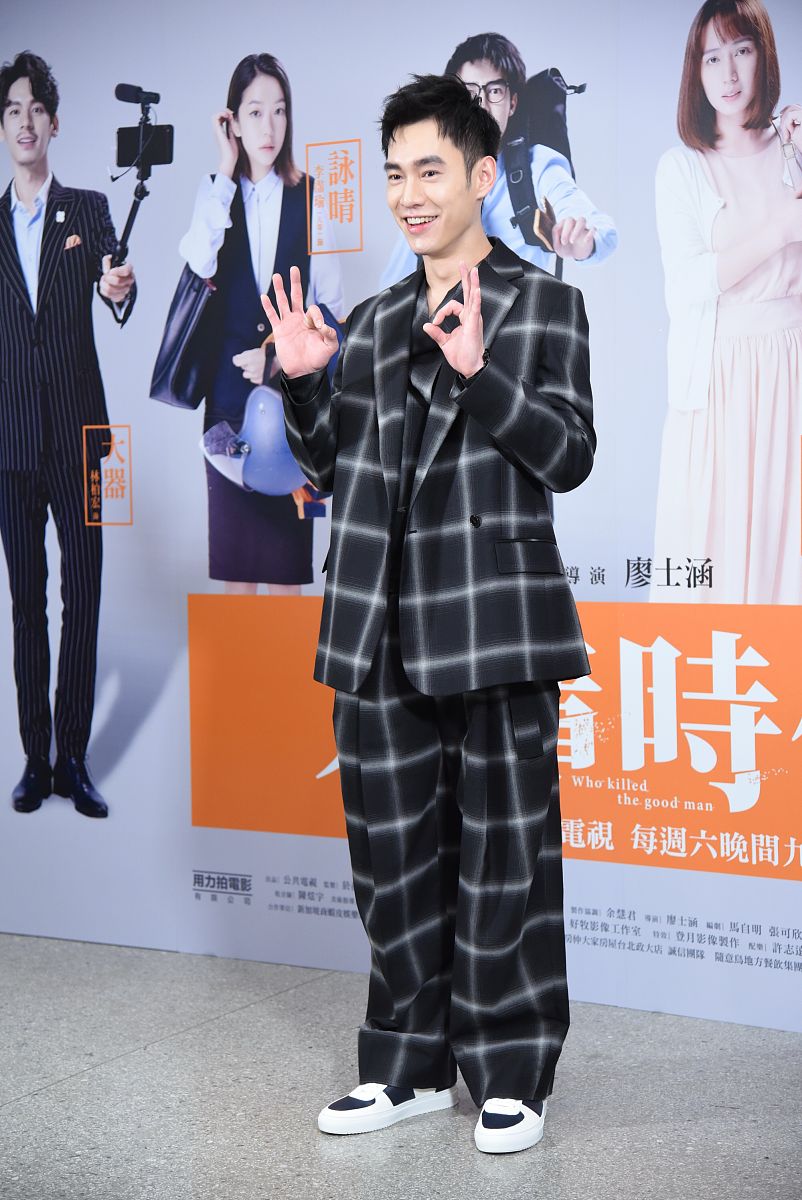 王鹤棣西瓜头表情包gif