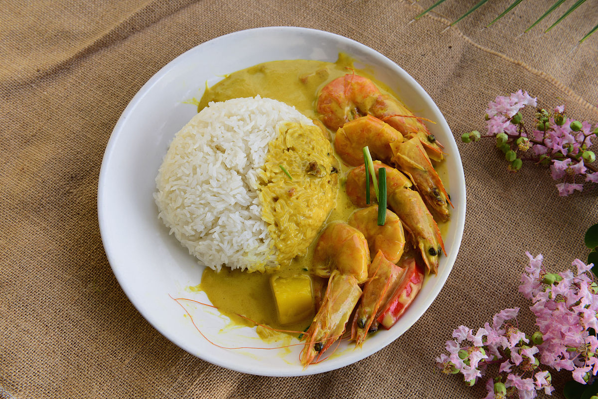 如何应答朋友不喜欢带骨鸡肉的泰式咖喱鸡饭