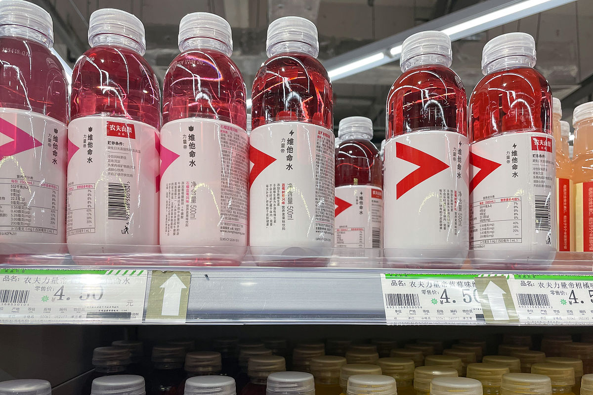 论文 《农夫山泉营销策略研究》 品牌形象塑造策略 片段 围绕着营销策略并且抓住自己的观点写