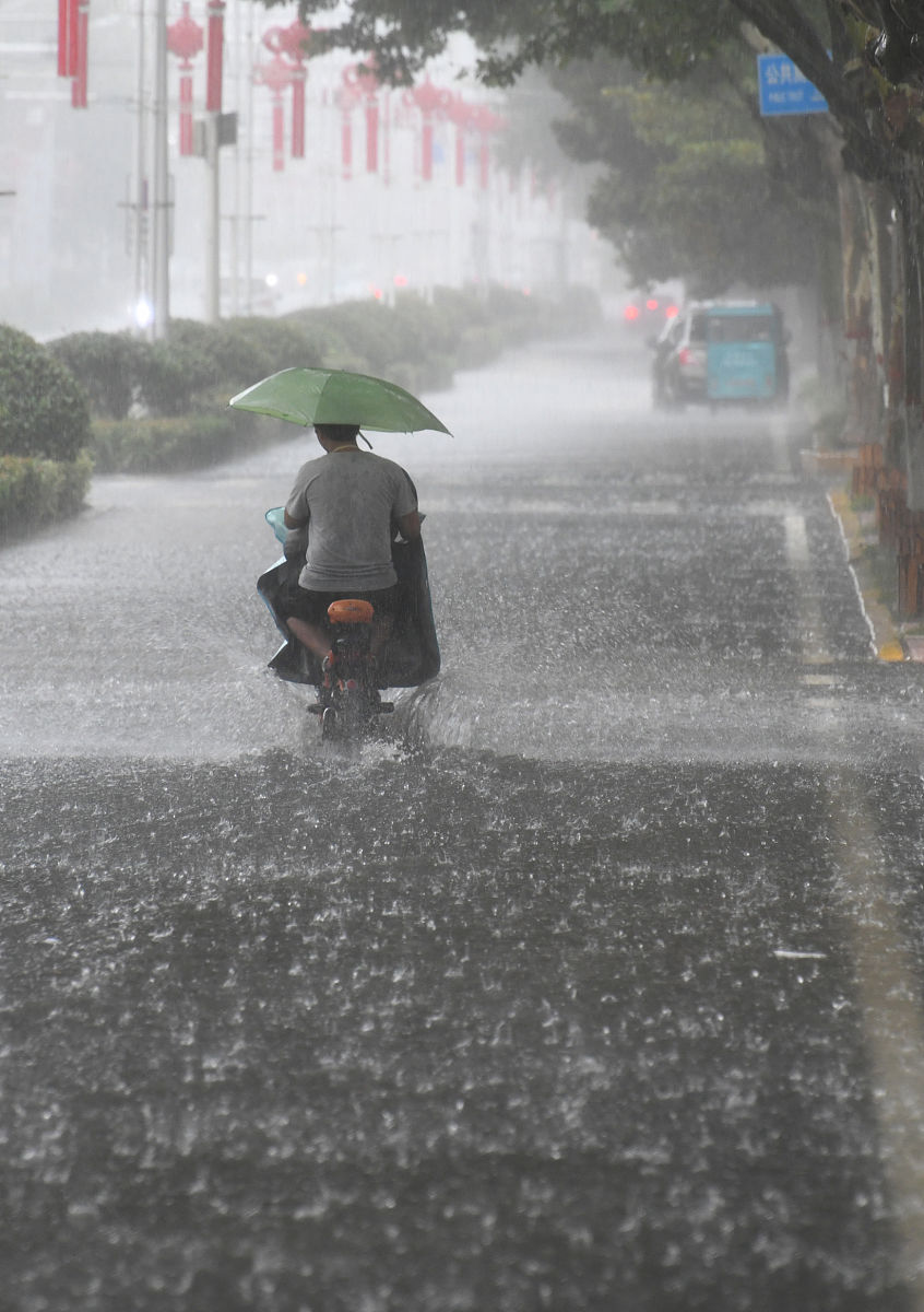 回娘家的路上碰巧下大雨只能停车等雨停再回去怎么样发朋友圈