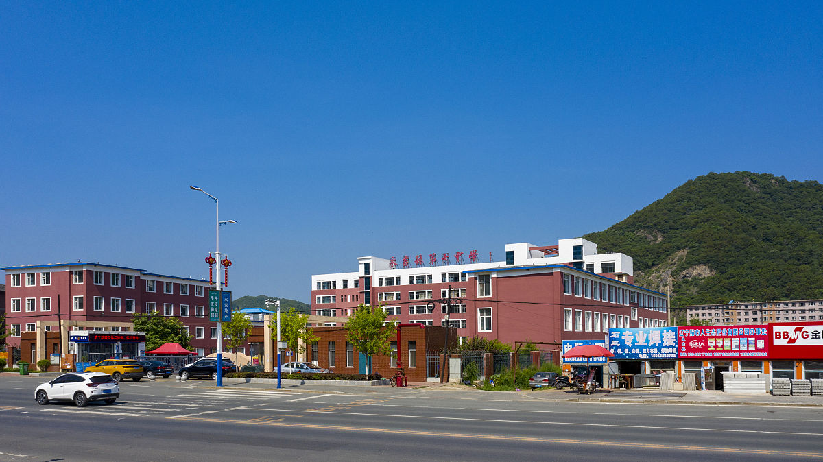 太白县职业技术教育中心地址：文化路南段，交通便利