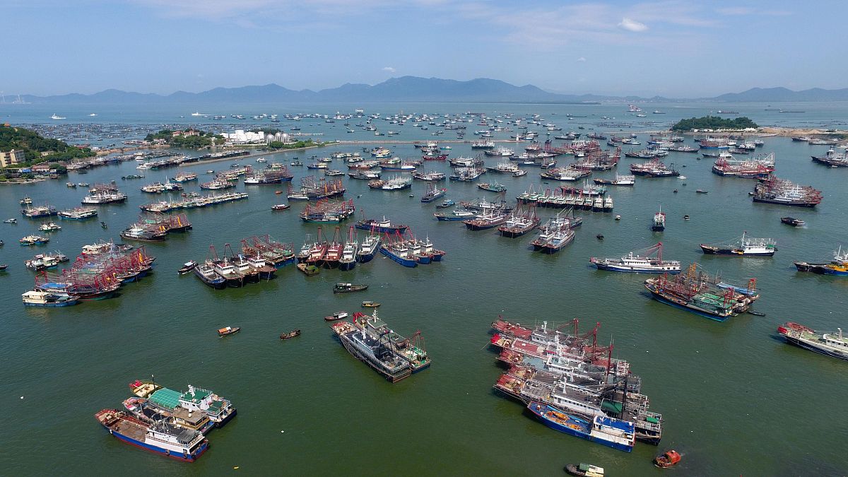 阳江海陵岛,休渔期结束后第一天,上千艘渔船整装待发准备起航.