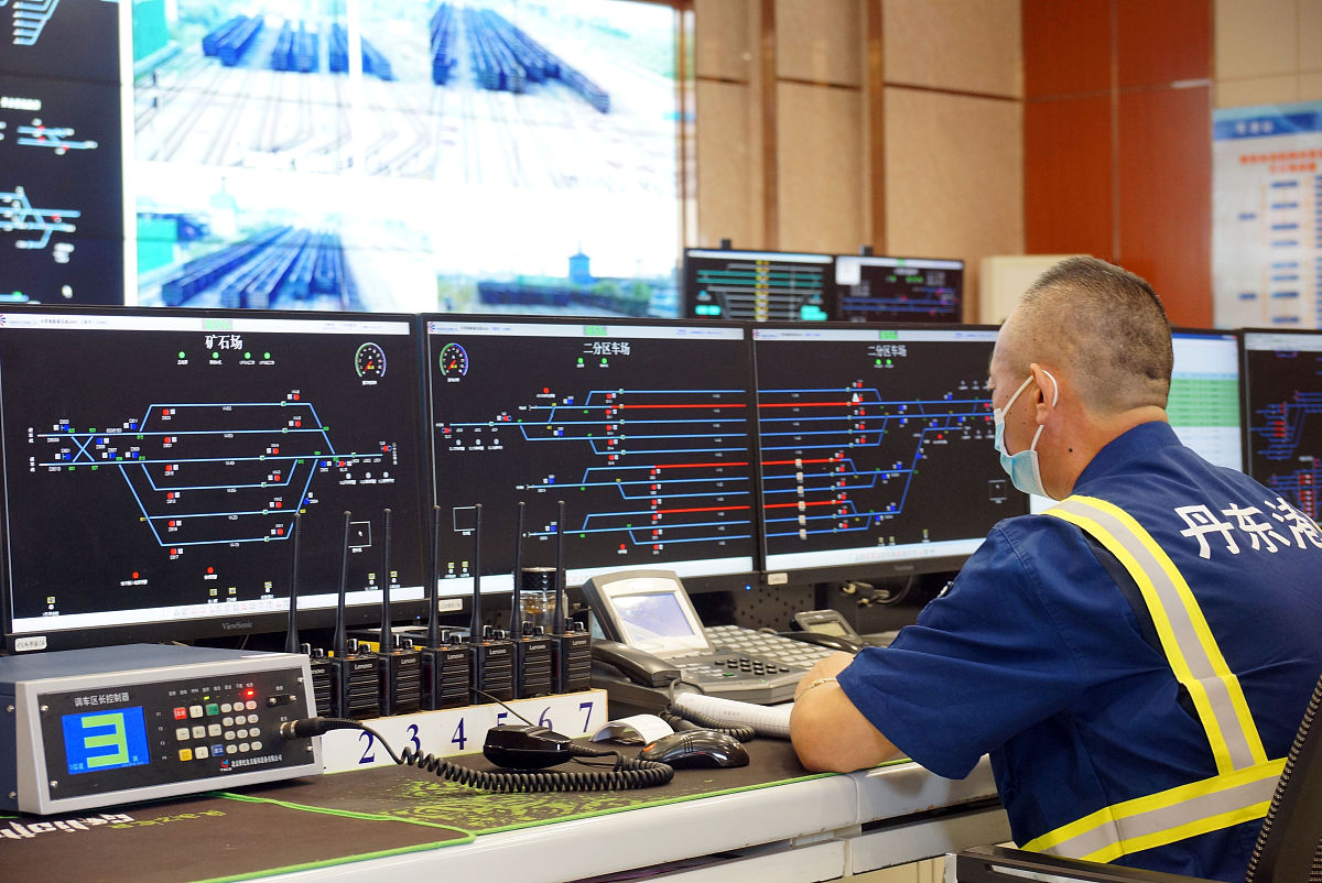 MATLAB 专家助力铁路调度优化 - 最少机车使用与均衡分配