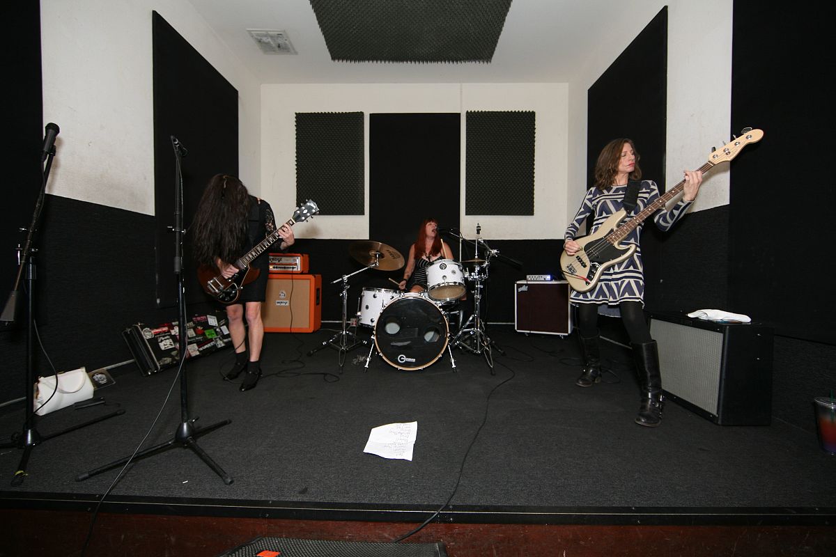 n. hollywood, ca - november 16:  rock band babes in toyland (l-r