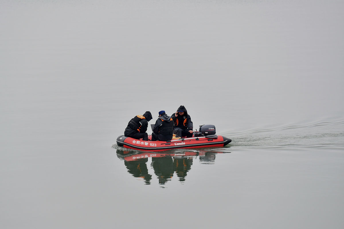请用优美深沉的词汇来描写一段开场白一百字