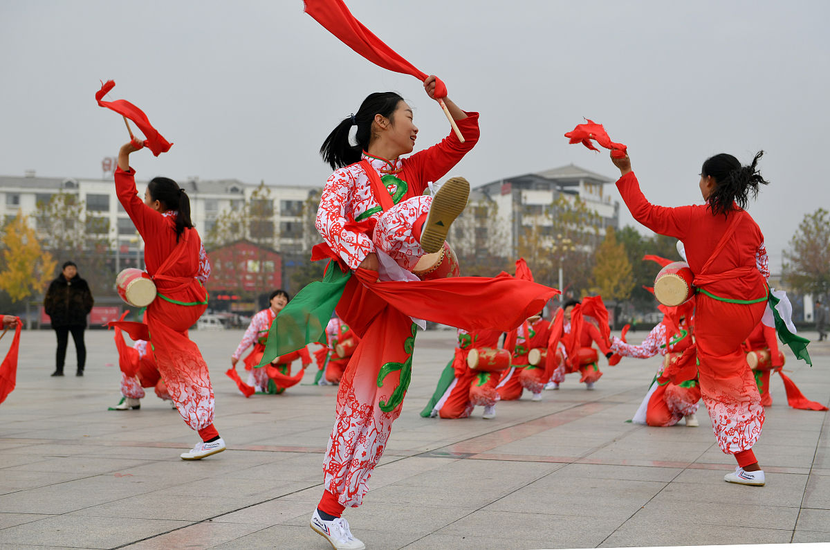 安塞腰鼓：骤雨般的节奏，传承民族精神
