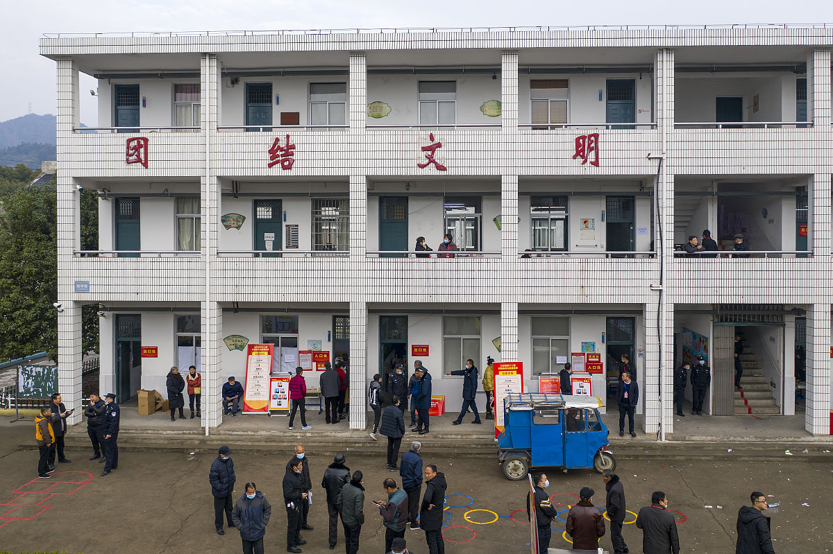 芦岭煤矿单身宿舍楼基础验收圆满成功！领导视察肯定成果