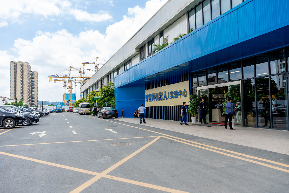 翻译一下东梦凌深圳实业有限公司