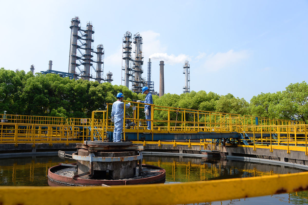 电气工程在石油工业中的应用：从勘探到生产、炼化、储运、装备制造