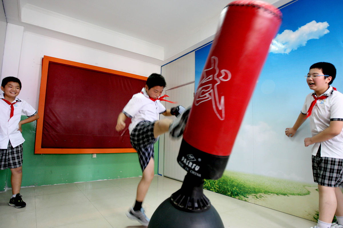 不…不喜欢已经红到了耳根攥紧了拳头咬紧牙关