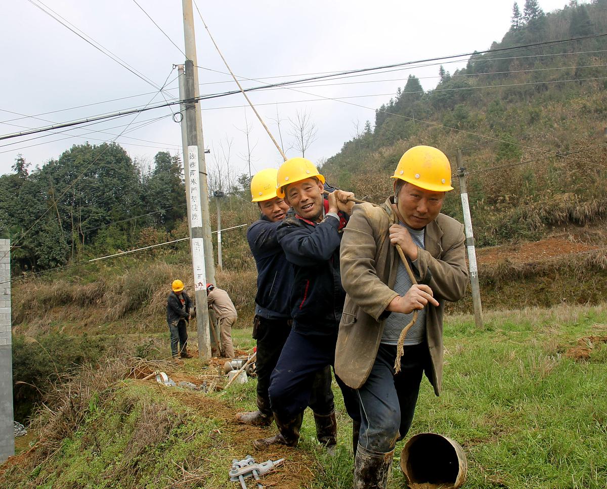 贵州省水利电力学校高压输配电线路施工运行与维护专业课程内容：学习高压输配电线路施工流程、安全与质量控制