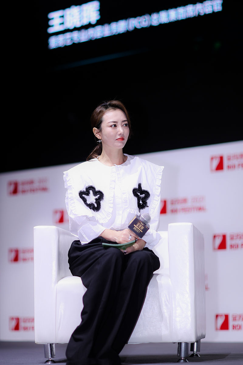 请写出一个护理跨专业考（重大传染病临床研究方向）的公共卫生学术型硕士研究生三年读研/科研规划，可以从最终的目标出发制定计划。要具体，比如选课考证或者培训（你已经获得了ich-gcp证书和英语六级证书了，）不要好高骛远，要向老师表明你是一个长期主义，以口述的形式表达