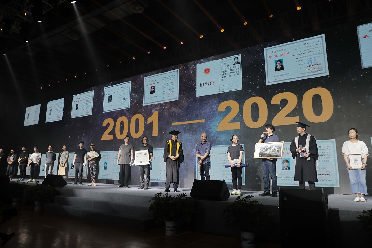 举行毕业生典礼 团委找我去当工作人员 给中队长写请示