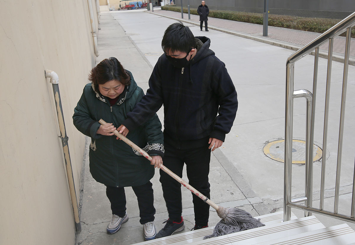 你是一名学生你在某某公司打扫卫生的一个社会实践活动。