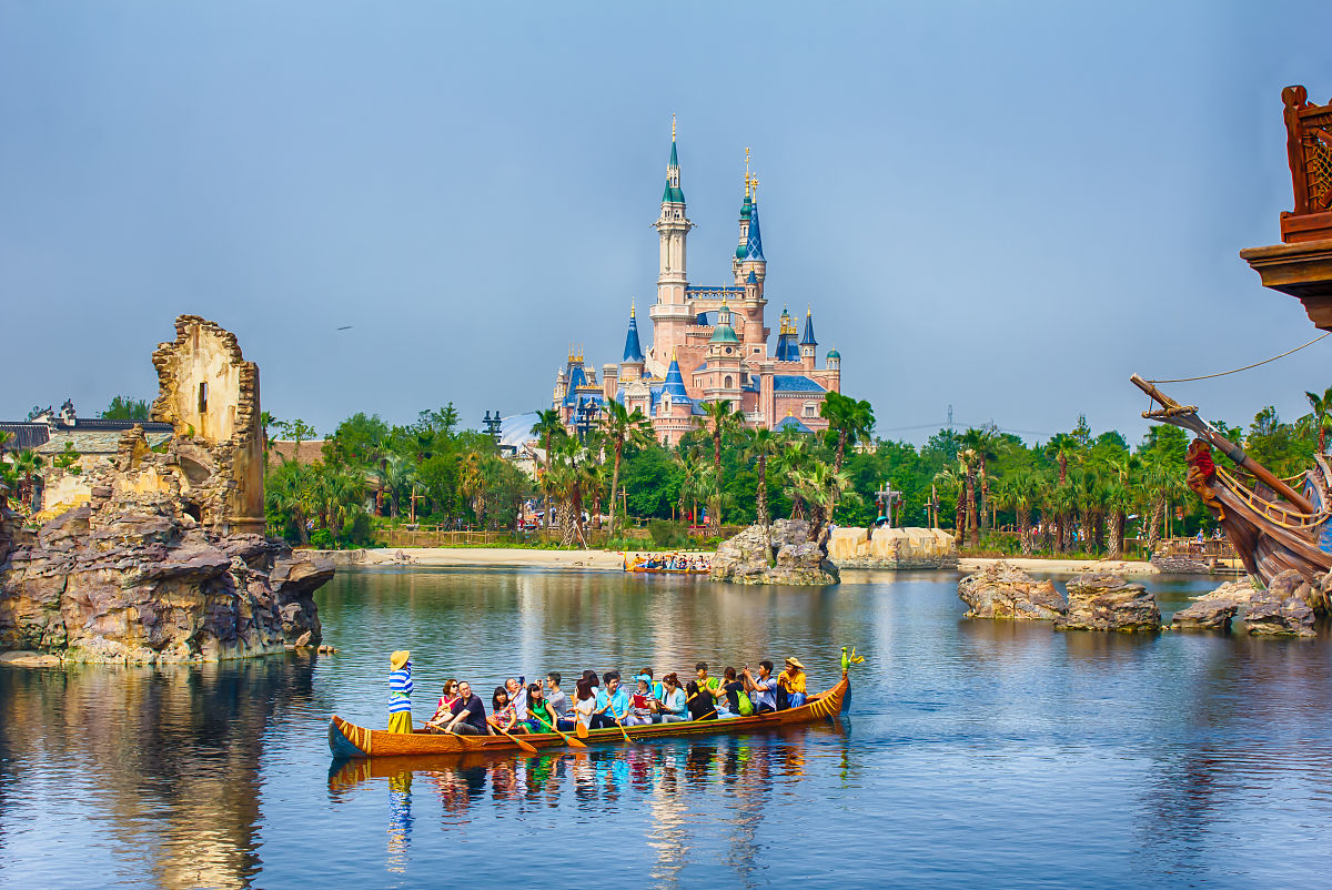 给一个三四天的旅游行程要求行程保持在一个城市内该城市要求在上海周边或者离上海较近不在上海