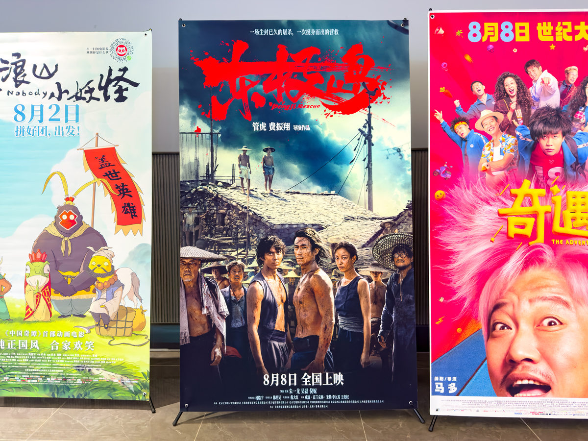 根据以下资料使用电影博主的口吻写篇1000字影片观后点评文章带标题结尾带互动语句2022年日本动画片《镜之孤城》 主人公是在学校没有立足之地把自己关在家里的中学生·Kokoro有一天房间里的镜子突然发光了Kokoro像被吸入了一样穿过镜子发现前方有一座像城堡一样的不可思议的建筑物里面聚集着和Kokoro有着相似遭遇的7个人。城堡里隐藏着秘密的钥匙找到了那个钥匙的人什么愿望都能实现。