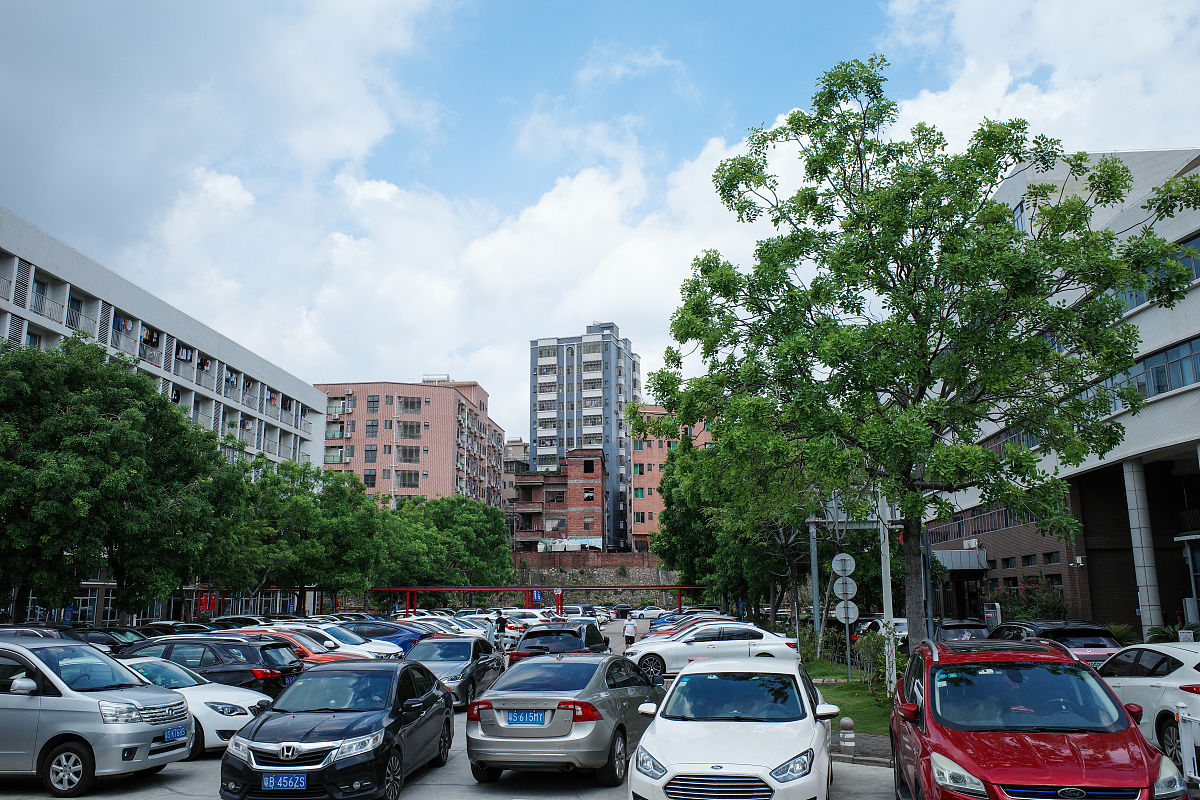 南京市鼓楼医院附近有什么方便的停车场