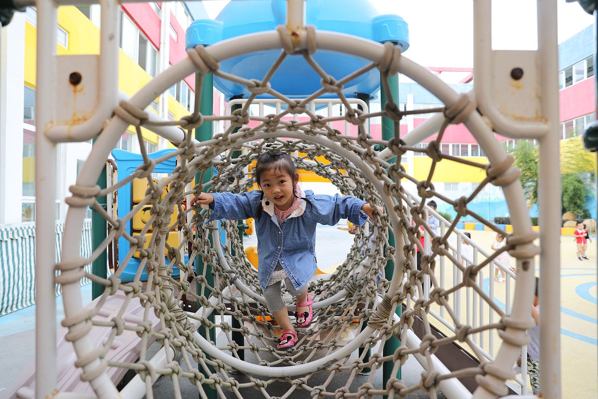 游乐园幼师 - 成都武侯教育培训