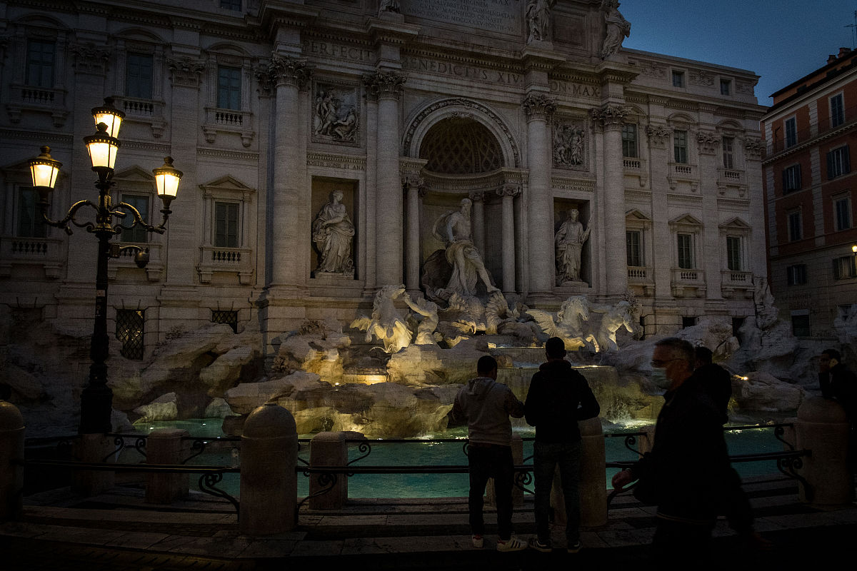 使用 SQL 语句获取表数据的年累计量